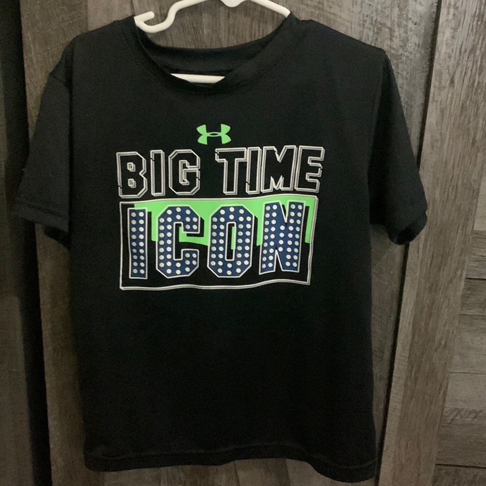 Youth Under Armour Sz 6 shirt !EUC!